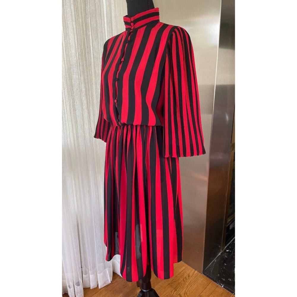 Vintage 1970s dress, black red striped long sleeves, shirtdress, elastic waist